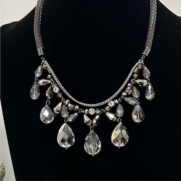 Vera Wang Costume Necklace 15" Gun Metal Finish Drop AB Crystal Mesh Chain - Picture 2 of 7
